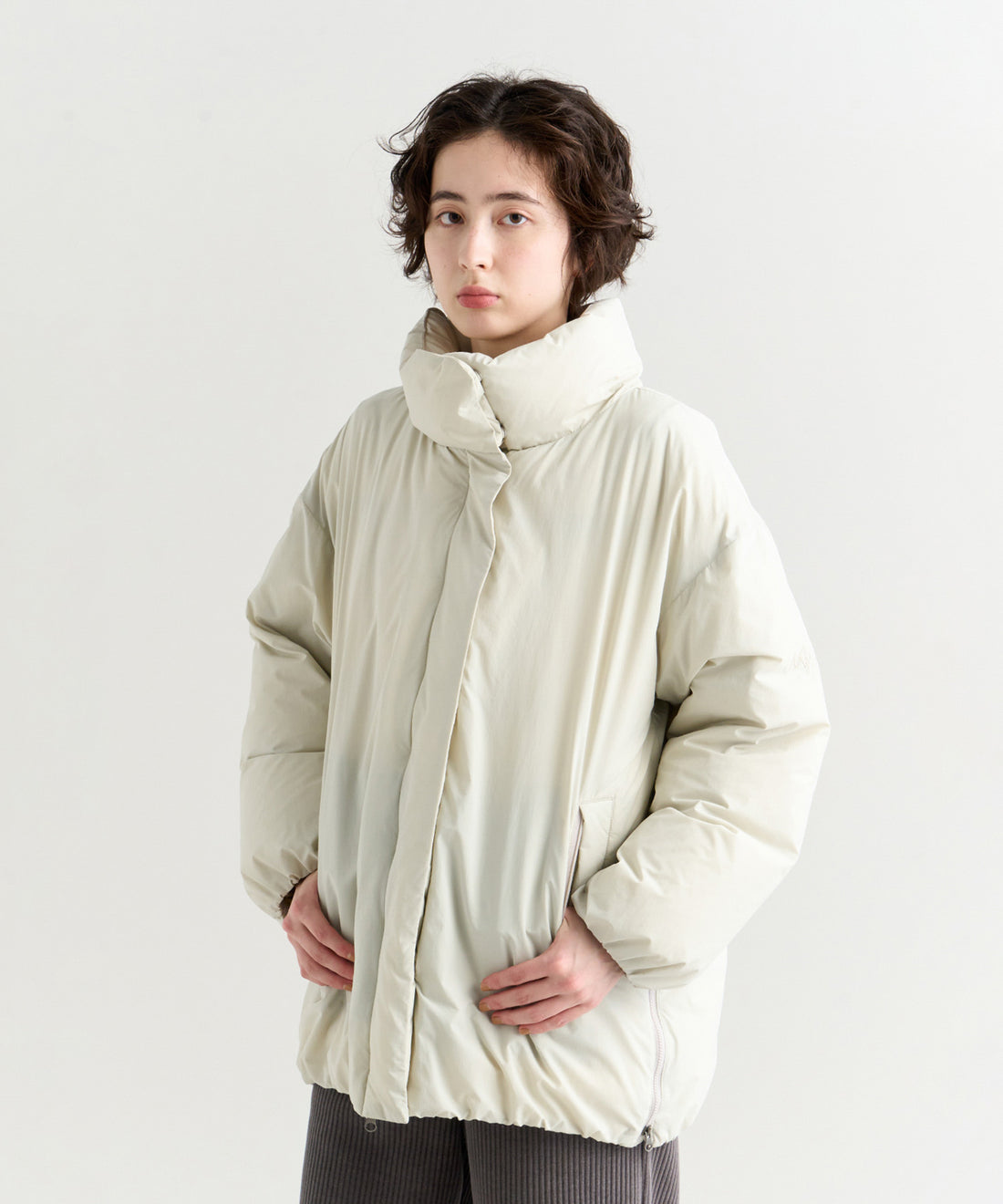 スタンドカラー ダウンジャケット (ウィメンズ)