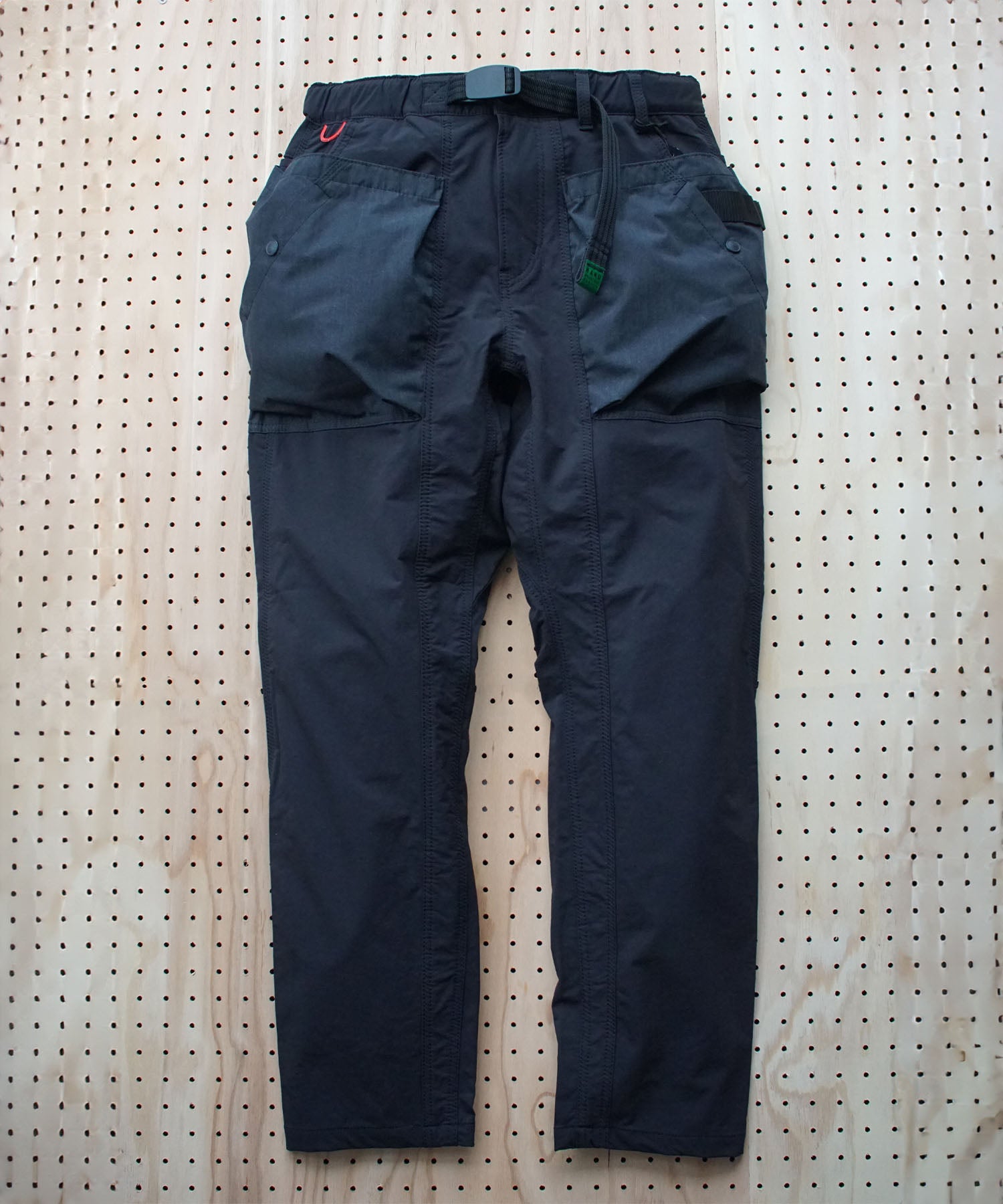 NANGA H.A.K.U テーパードパンツ　ブラック NANGA H.A.K.U テーパードパンツ ブラック