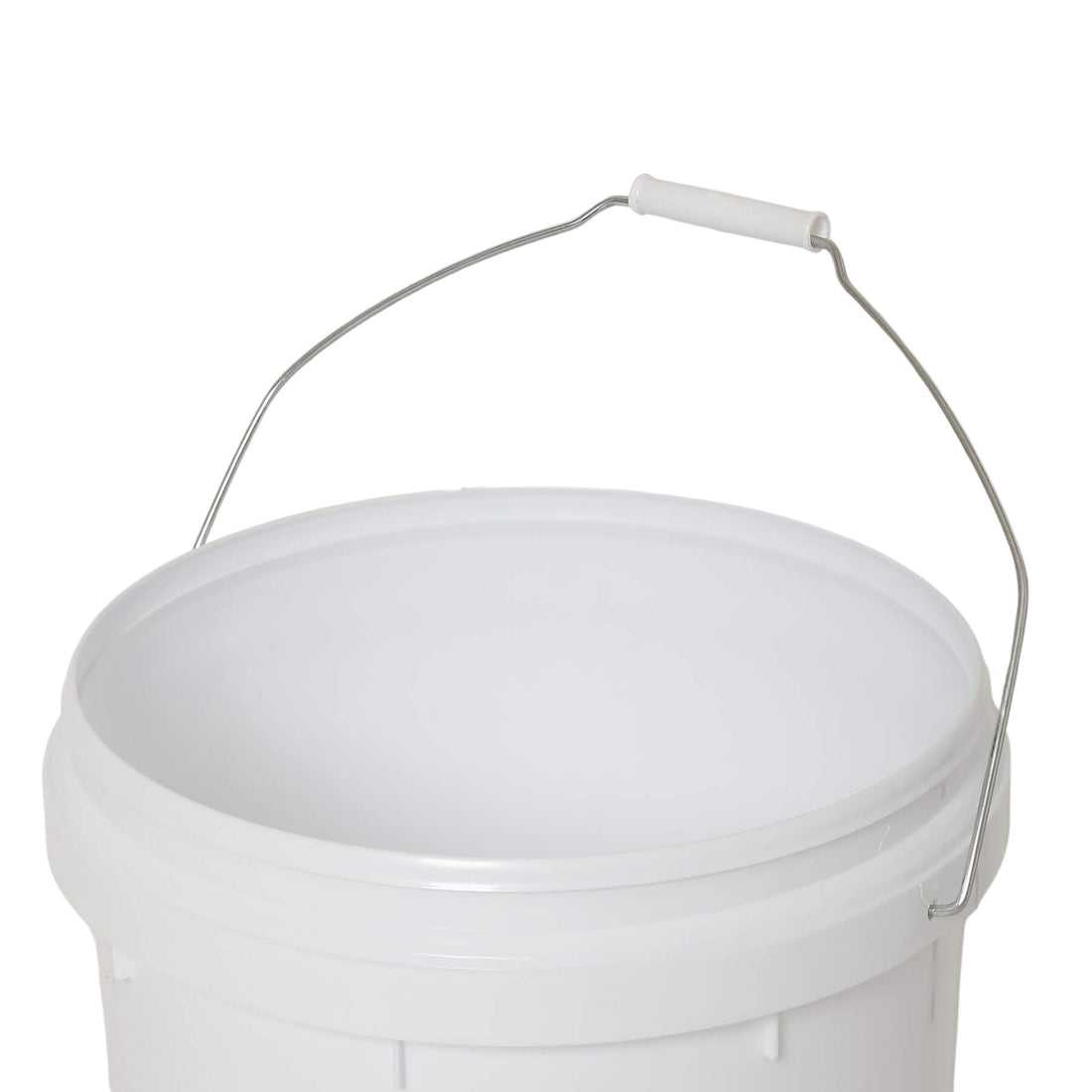 PLASTIC BUCKET