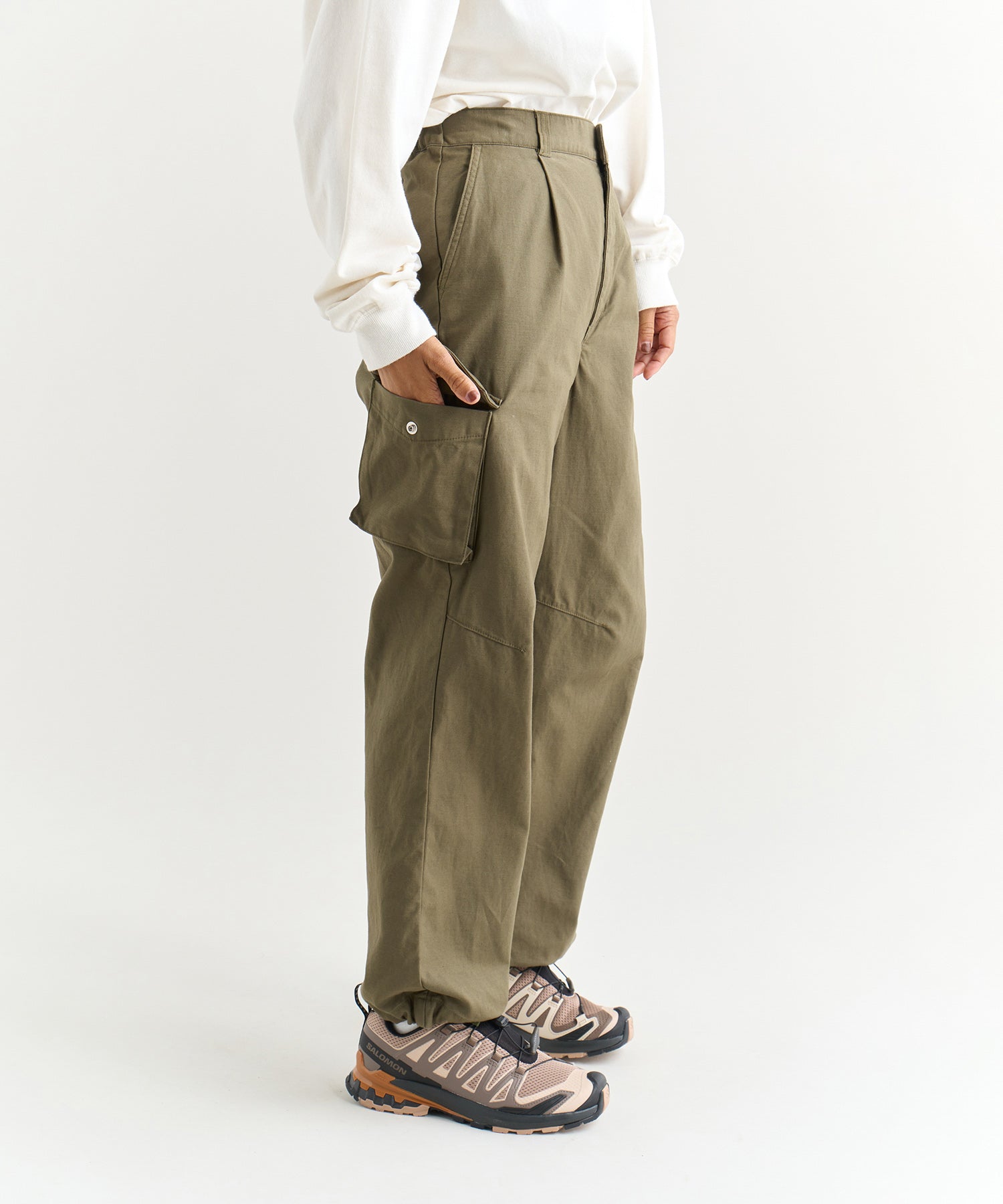 超美品☆【Whim Gazette】バックサテンカーゴパンツ Whim Gazette(ウィム ガゼット)のバックサテンカーゴパンツ通販