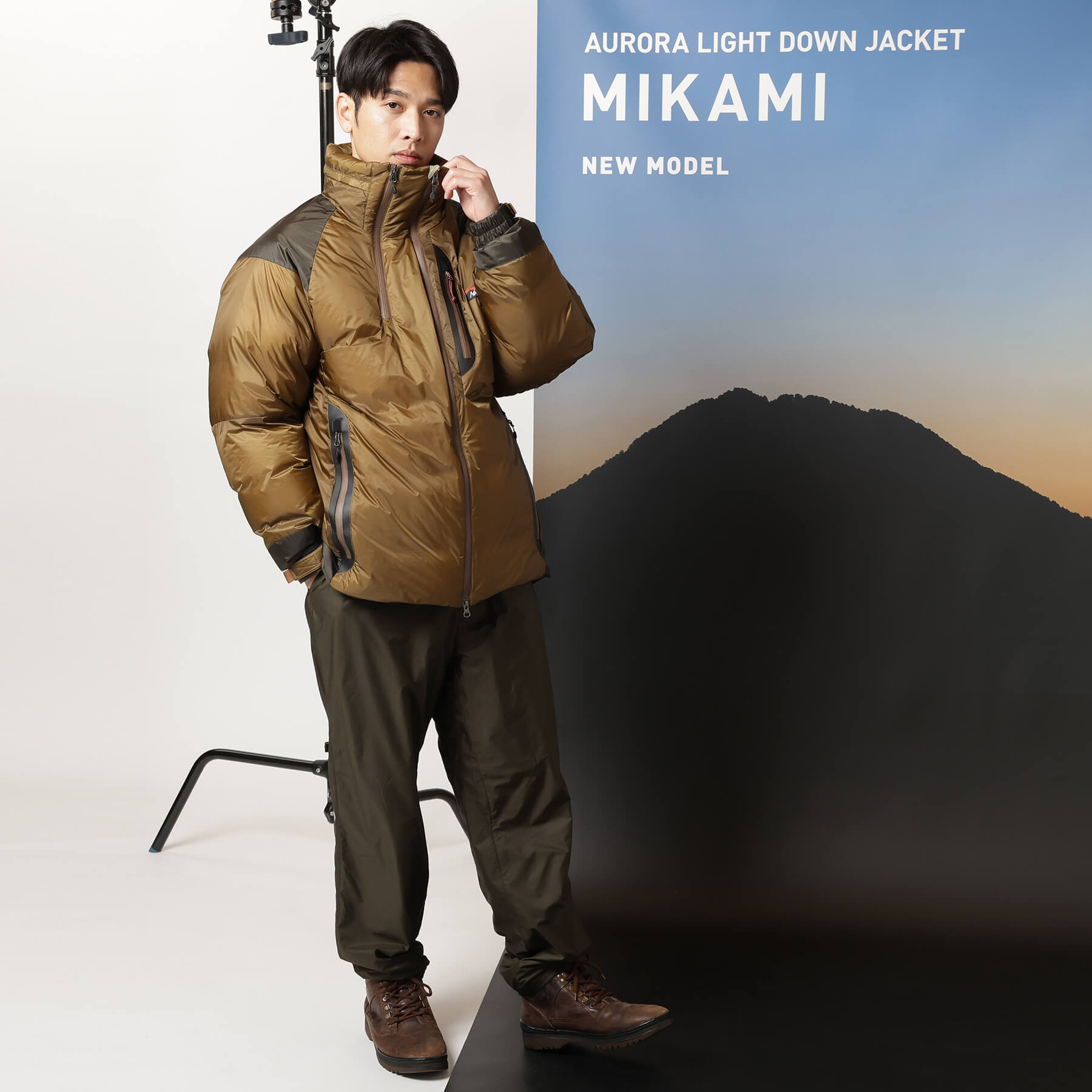 AURORA LIGHT STAND COLLAR DOWN JACKET MIKAMI / オーロラライト