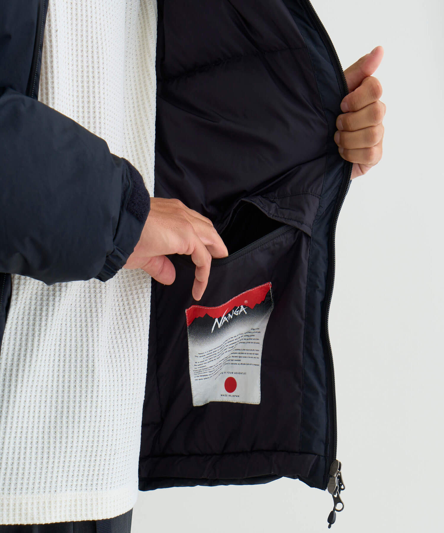 オーロラテックス ダウンジャケット イブキ (メンズ) – NANGA