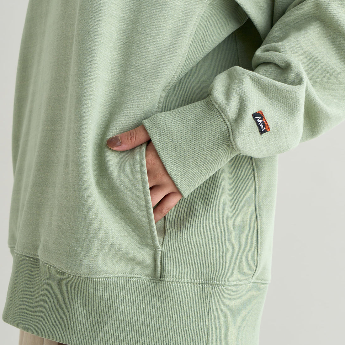 ECO HYBRID MINI BOX LOGO EMBROIDERY SWEATSHIRT(UNISEX)