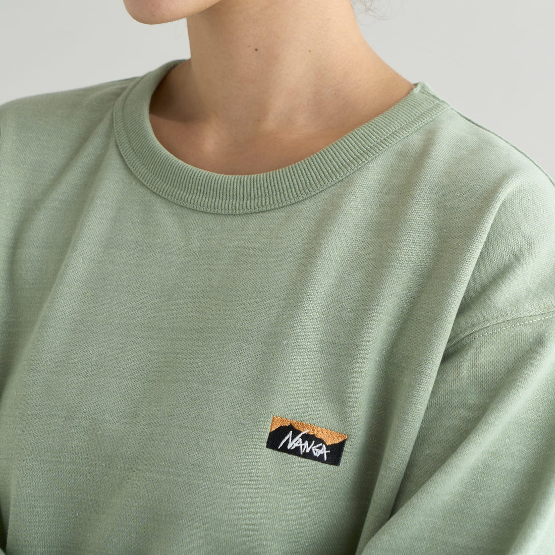 ECO HYBRID MINI BOX LOGO EMBROIDERY SWEATSHIRT(UNISEX)