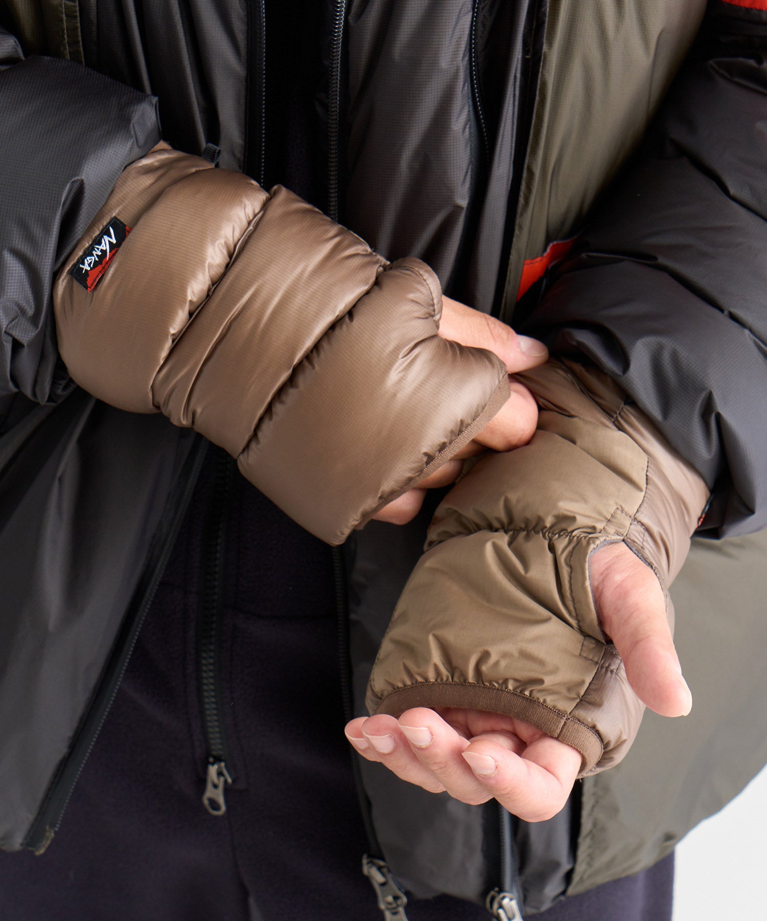 NANGA　マウンテンロッジダウンリストゲーター　 Ｍサイズ　モカ　新品、未使用 マウンテンロッジ ダウンリストゲイター – NANGA ONLINE SHOP