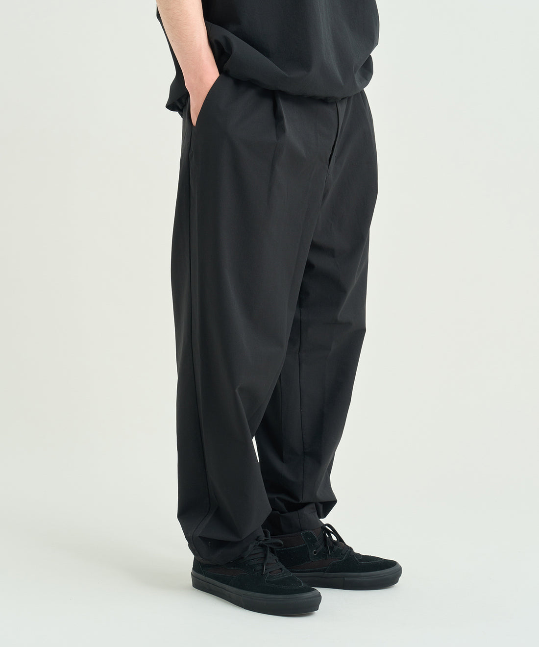 ドットエア® コンフィー タック テーパードパンツ