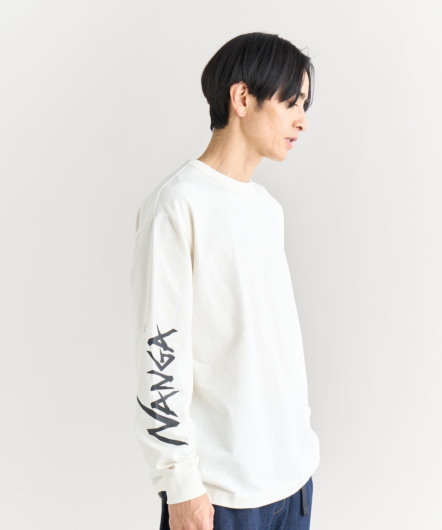 JULY.NINE ロングスリーブ　ロゴTシャツ　ホワイト エコハイブリッド スリーブ ロゴ ロングスリーブTシャツ – NANGA