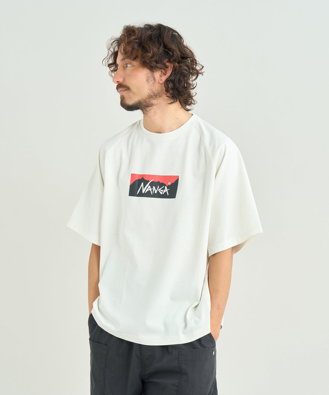 エコハイブリッド ボックスロゴ ルーズフィット Tシャツ