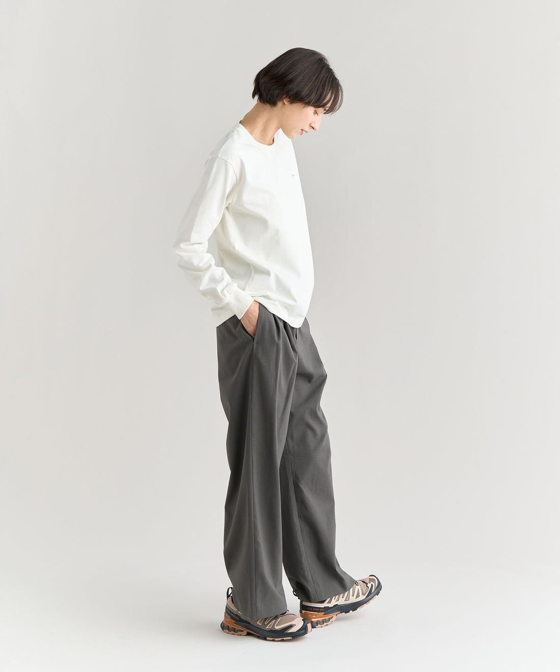 ウェザーストレッチ タックパンツ（ウィメンズ）