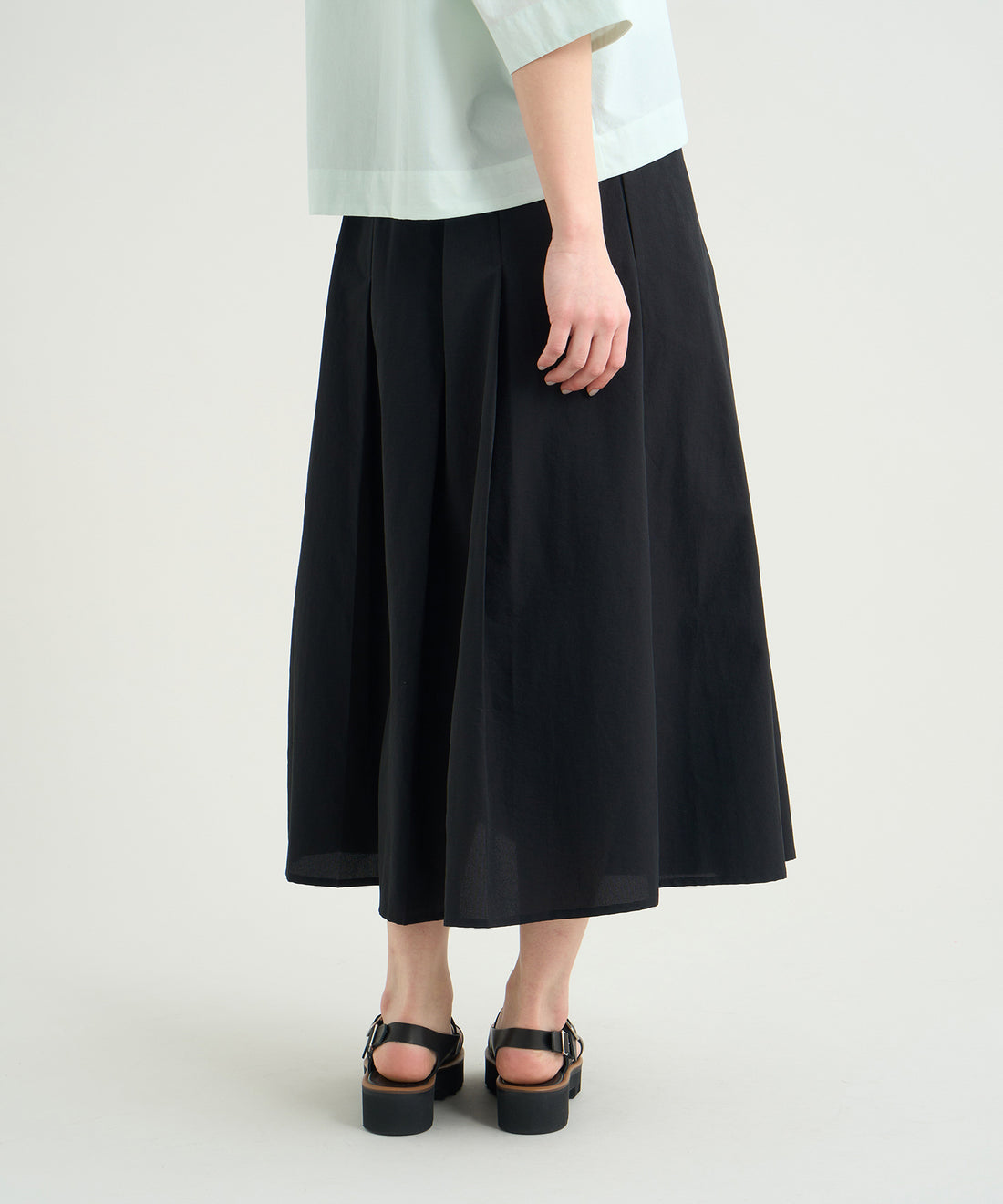 着用モデル：ウィメンズ 168cm ／ 着用サイズ：WM