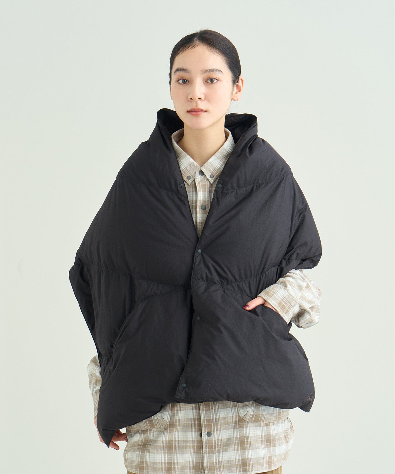【ほぼ未使用】NANGA ダウンポンチョマフラー 黒 軽量 防寒 人気 ダウンポンチョマフラー(ウィメンズ) – NANGA ONLINE SHOP